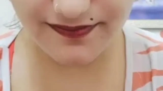Extremely Cute Desi Bhabhi Goes Fully Nude on Chamet Cam Show Finger Fucking Her Juicy Pussy