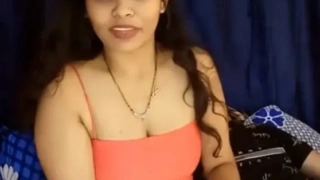 Sexy Babe Puts On A Full Nude Live Show Fingering Her Pussy And Fucking With Vibrator